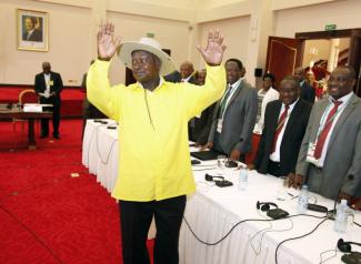 AP Photo/picture-alliance Trotz großer Gesten erreichte Ugandas Präsident Yoweri Museveni bei Friedensgesprächen in Entebbe keine Lösung der Burundi-Krise.